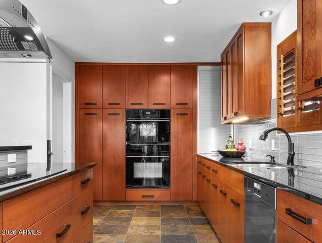 717 E ROYAL PALM Road, Phoenix, AZ 85020