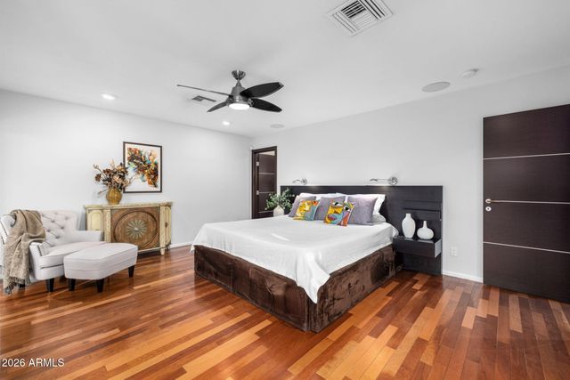 717 E ROYAL PALM Road, Phoenix, AZ 85020