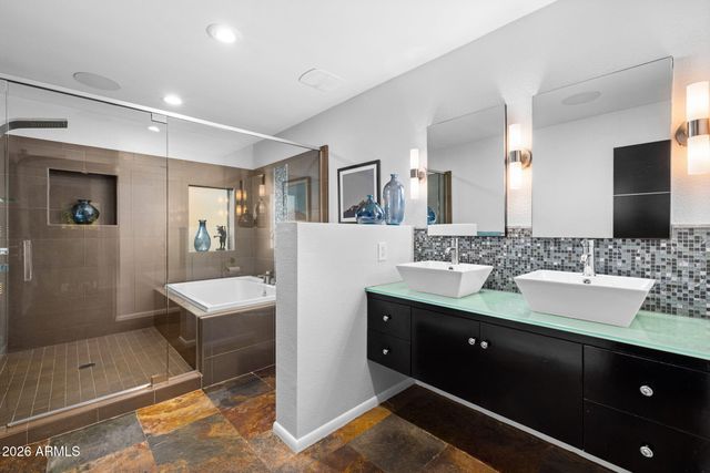 717 E ROYAL PALM Road, Phoenix, AZ 85020