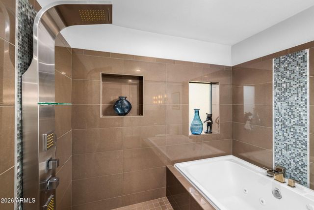 717 E ROYAL PALM Road, Phoenix, AZ 85020