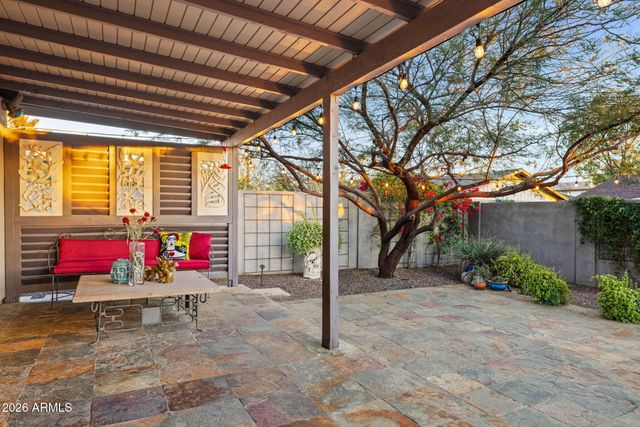 717 E ROYAL PALM Road, Phoenix, AZ 85020