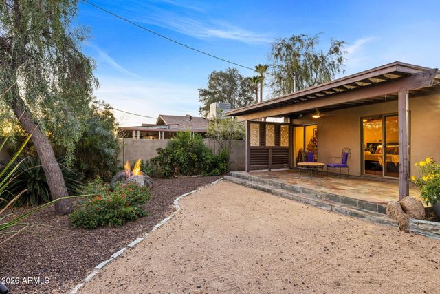 717 E ROYAL PALM Road, Phoenix, AZ 85020