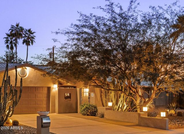 717 E ROYAL PALM Road, Phoenix, AZ 85020