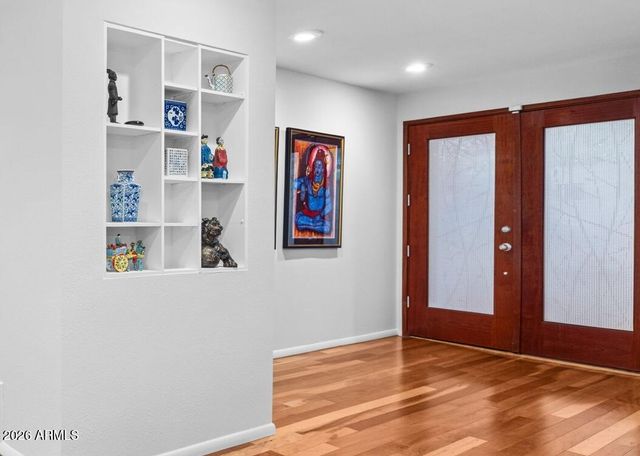 717 E ROYAL PALM Road, Phoenix, AZ 85020