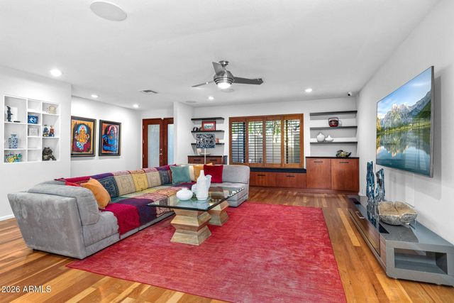 717 E ROYAL PALM Road, Phoenix, AZ 85020