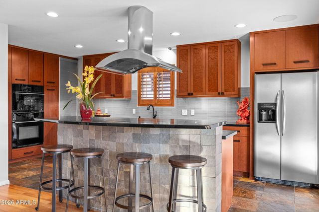 717 E ROYAL PALM Road, Phoenix, AZ 85020