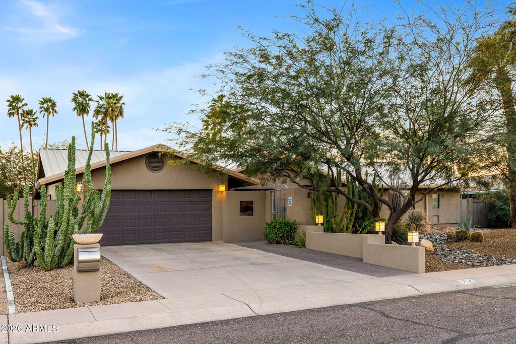 717 E ROYAL PALM Road, Phoenix, AZ 85020