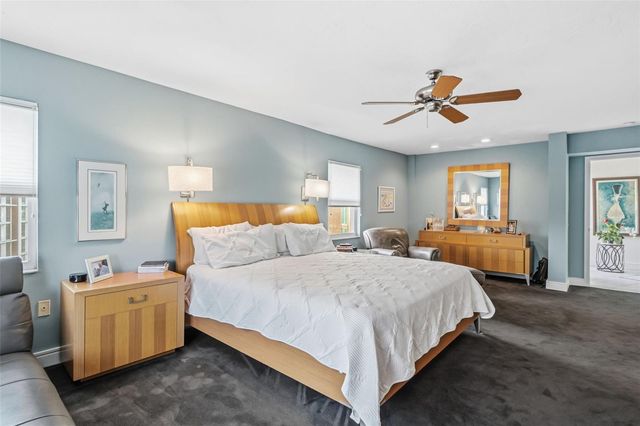 660 GOLDEN GATE POINT 61, Sarasota, FL 34236