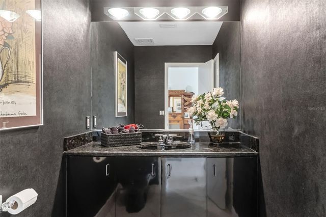 660 GOLDEN GATE POINT 61, Sarasota, FL 34236