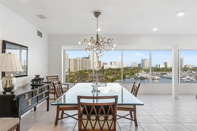 660 GOLDEN GATE POINT 61, Sarasota, FL 34236