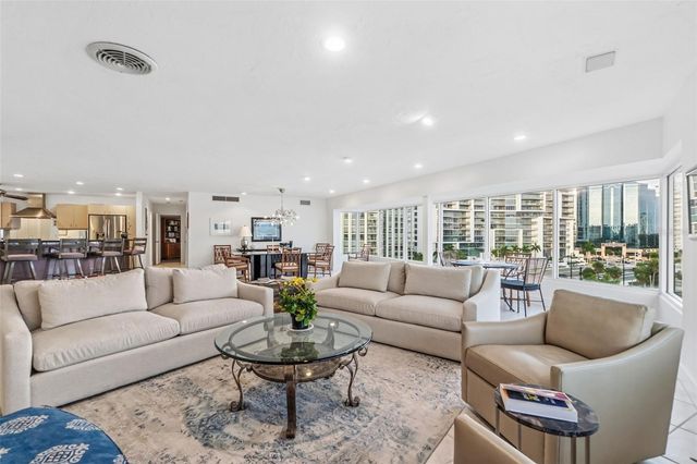 660 GOLDEN GATE POINT 61, Sarasota, FL 34236