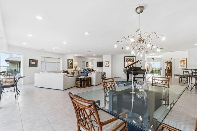 660 GOLDEN GATE POINT 61, Sarasota, FL 34236