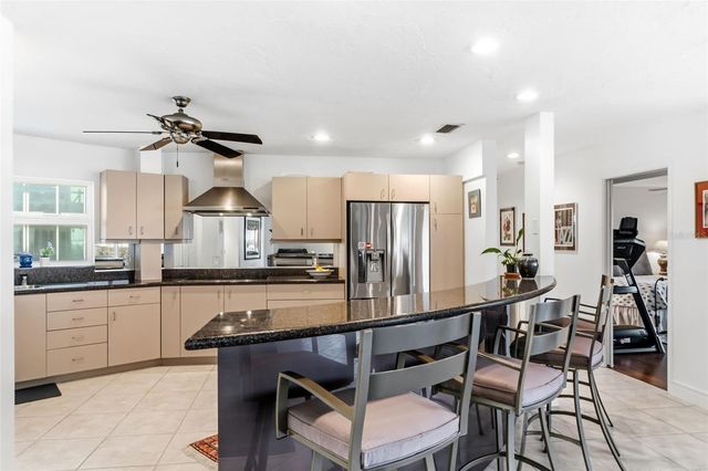 660 GOLDEN GATE POINT 61, Sarasota, FL 34236