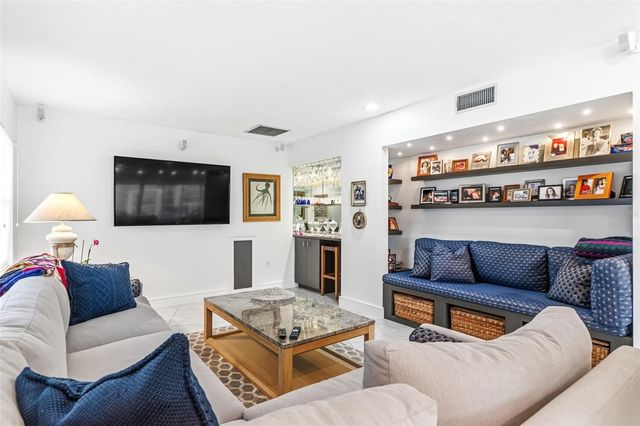 660 GOLDEN GATE POINT 61, Sarasota, FL 34236