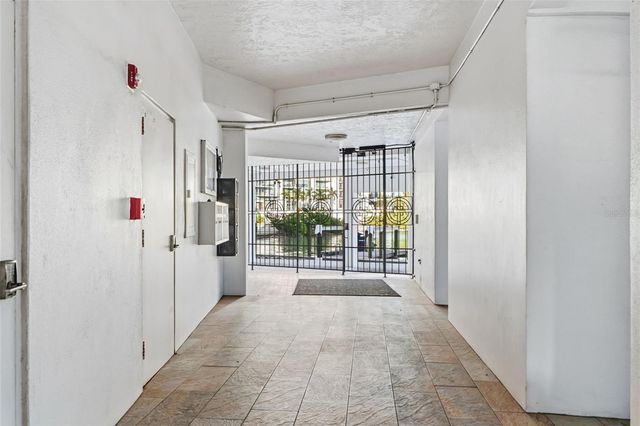 660 GOLDEN GATE POINT 61, Sarasota, FL 34236