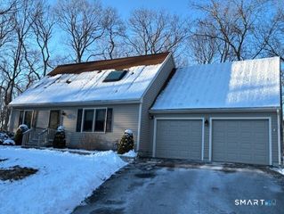 11 Copper Ridge Circle 11, Guilford, CT 06437