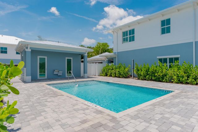 4692 SE Manatee Way, Stuart, FL 34997