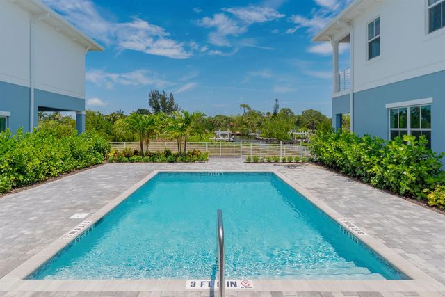 4692 SE Manatee Way, Stuart, FL 34997