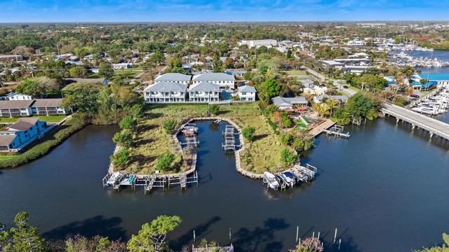 4692 SE Manatee Way, Stuart, FL 34997