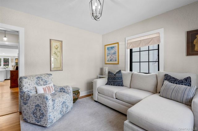 206 Knollwood Avenue, Mamaroneck, NY 10543