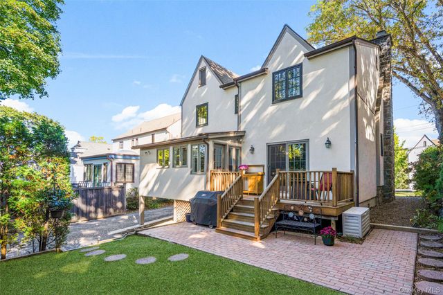 206 Knollwood Avenue, Mamaroneck, NY 10543