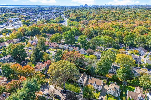 206 Knollwood Avenue, Mamaroneck, NY 10543