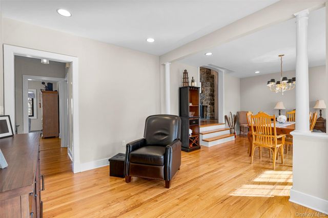 206 Knollwood Avenue, Mamaroneck, NY 10543