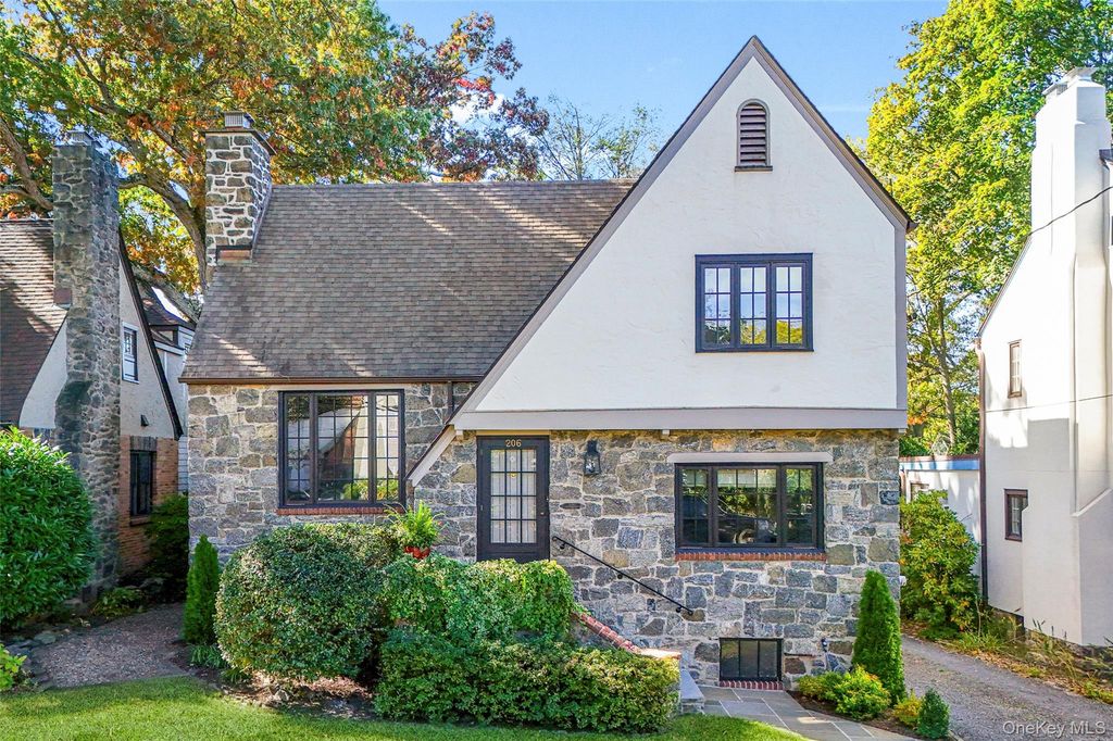 206 Knollwood Avenue, Mamaroneck, NY 10543