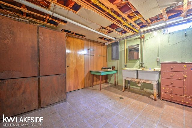 33647 Mina Drive, Sterling Heights, MI 48312