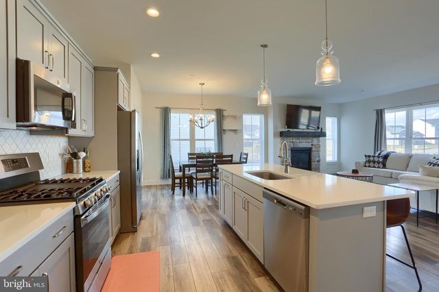 216 STICKLEY DR, Mechanicsburg, PA 17055