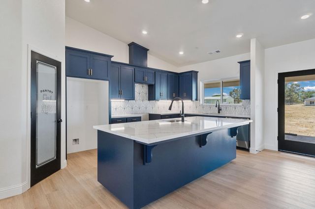 21035 Forest Glen Road, Madera, CA 93638