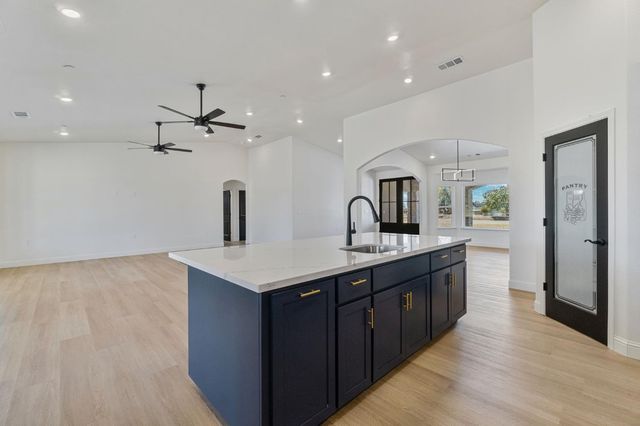 21035 Forest Glen Road, Madera, CA 93638