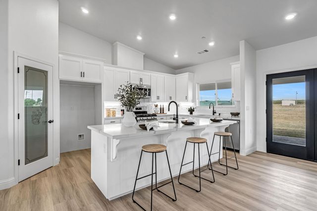21035 Forest Glen Road, Madera, CA 93638