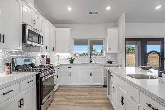 21035 Forest Glen Road, Madera, CA 93638