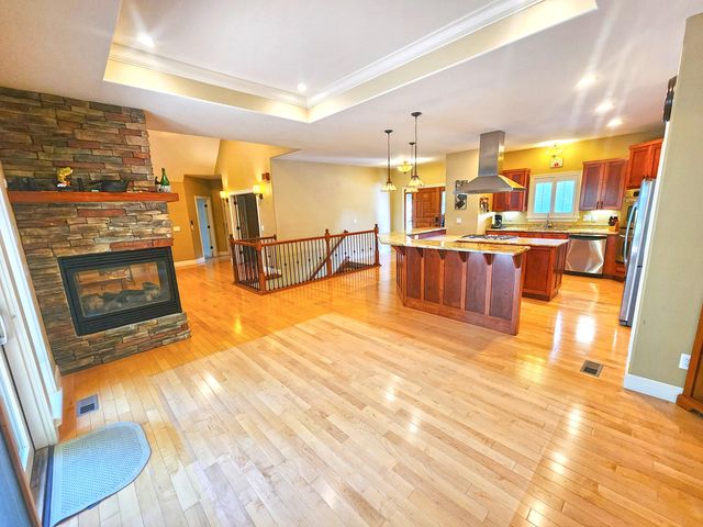 233 Sidehill Drive, Ridgedale, MO 65739