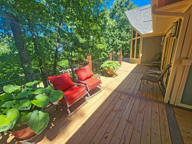 233 Sidehill Drive, Ridgedale, MO 65739