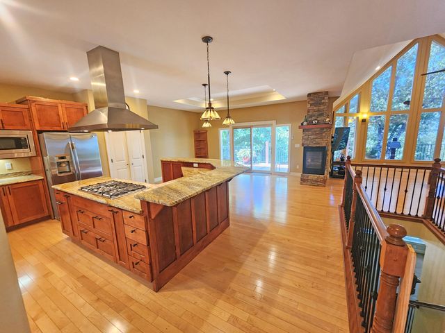 233 Sidehill Drive, Ridgedale, MO 65739