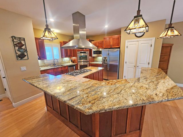 233 Sidehill Drive, Ridgedale, MO 65739