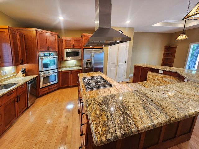 233 Sidehill Drive, Ridgedale, MO 65739