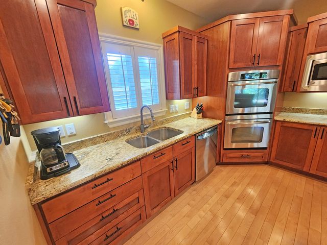 233 Sidehill Drive, Ridgedale, MO 65739