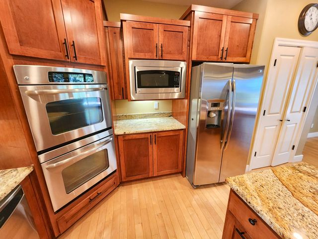 233 Sidehill Drive, Ridgedale, MO 65739