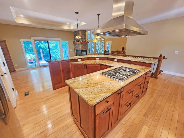 233 Sidehill Drive, Ridgedale, MO 65739