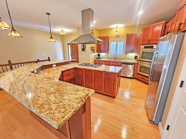 233 Sidehill Drive, Ridgedale, MO 65739