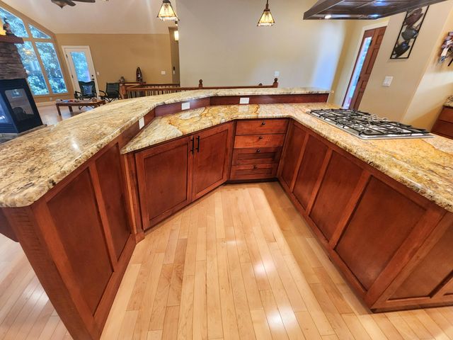 233 Sidehill Drive, Ridgedale, MO 65739