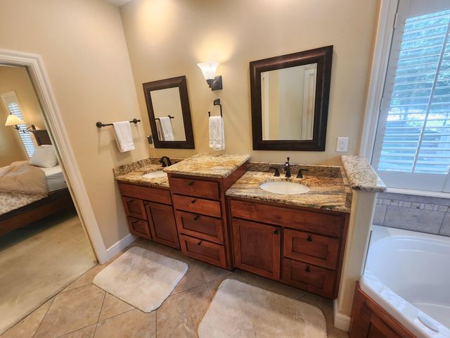 233 Sidehill Drive, Ridgedale, MO 65739