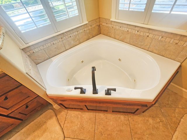 233 Sidehill Drive, Ridgedale, MO 65739