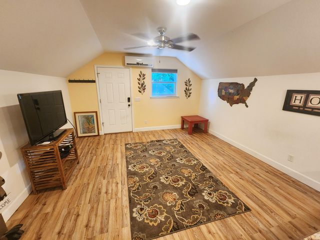 233 Sidehill Drive, Ridgedale, MO 65739