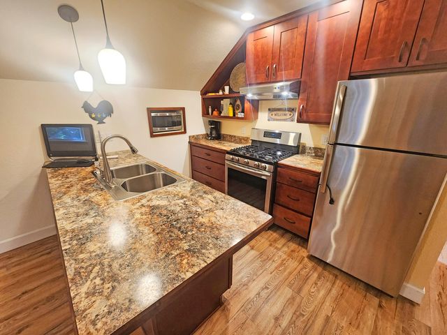 233 Sidehill Drive, Ridgedale, MO 65739