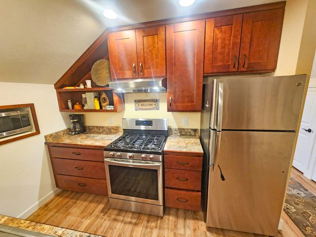 233 Sidehill Drive, Ridgedale, MO 65739