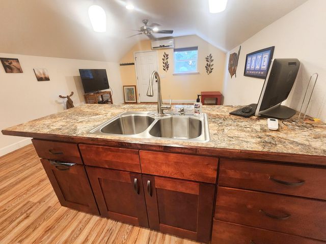 233 Sidehill Drive, Ridgedale, MO 65739